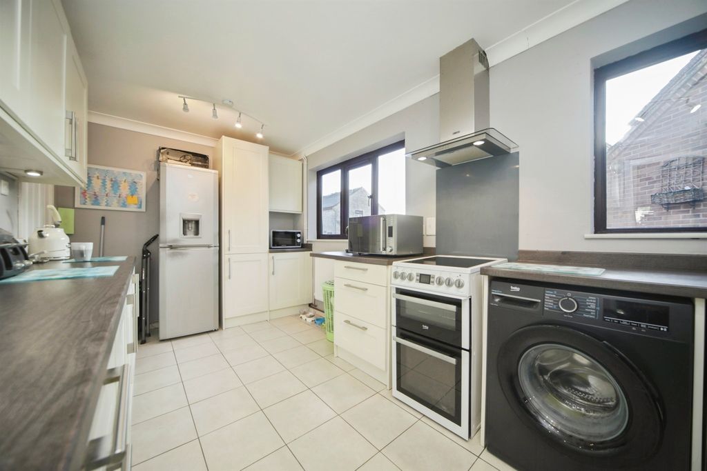 Property photo 3 of 13