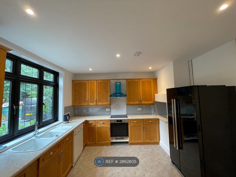 Property photo 2 of 17 Kitchen