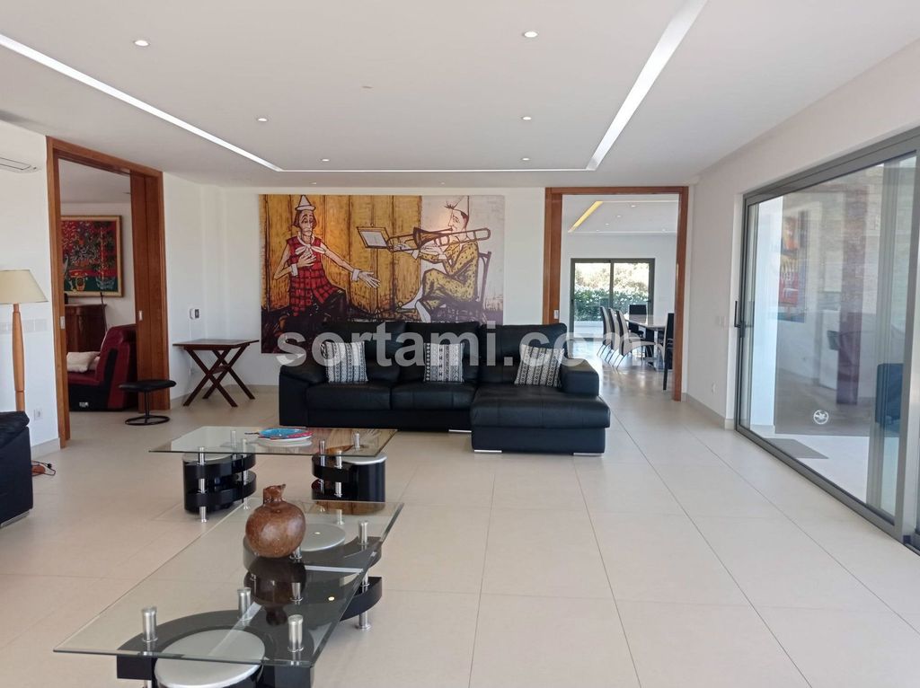 Property photo 3 of 27