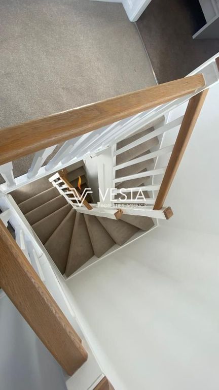 Property photo 3 of 36