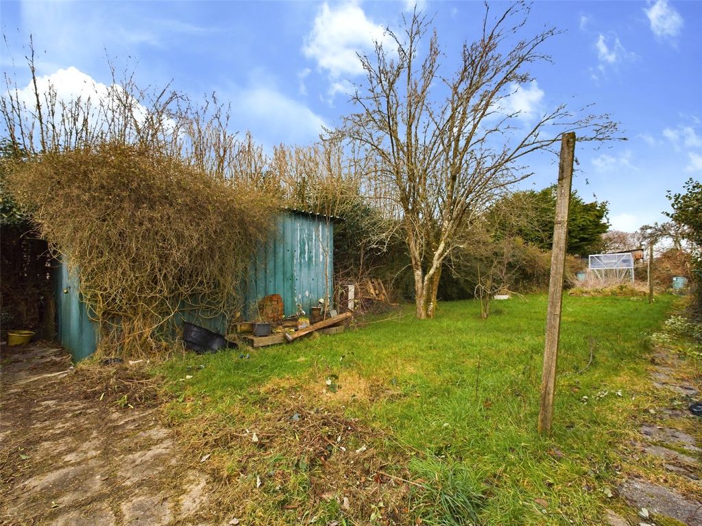 Property photo 2 of 12 Garden