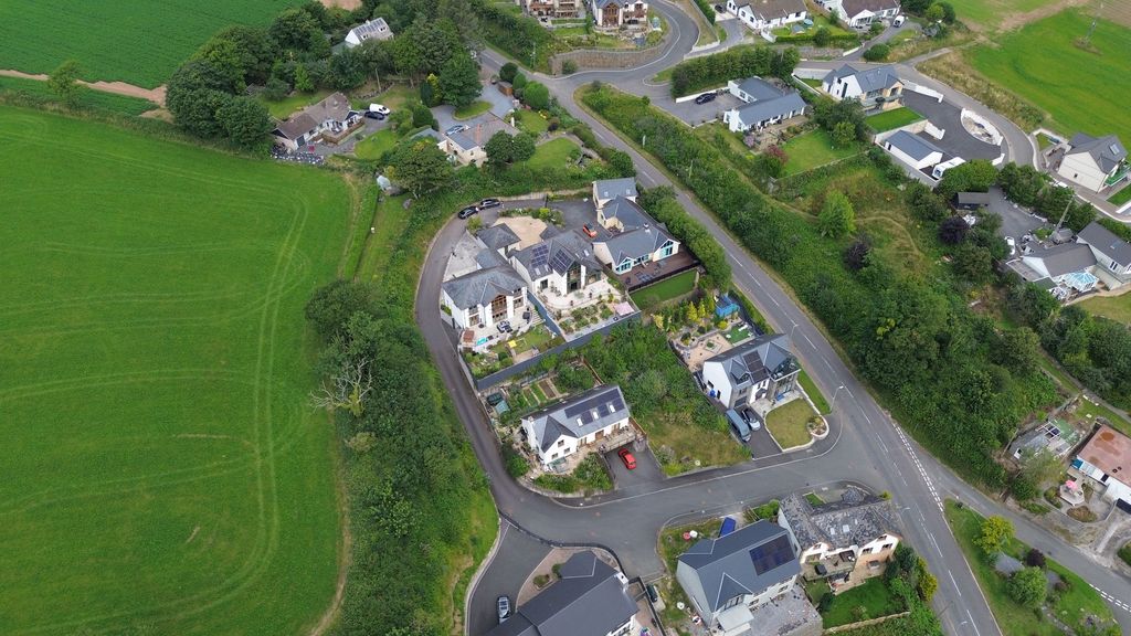 Property photo 3 of 8