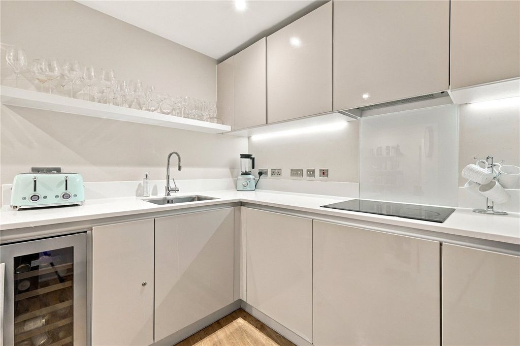 Property photo 3 of 11 Picture No. 14