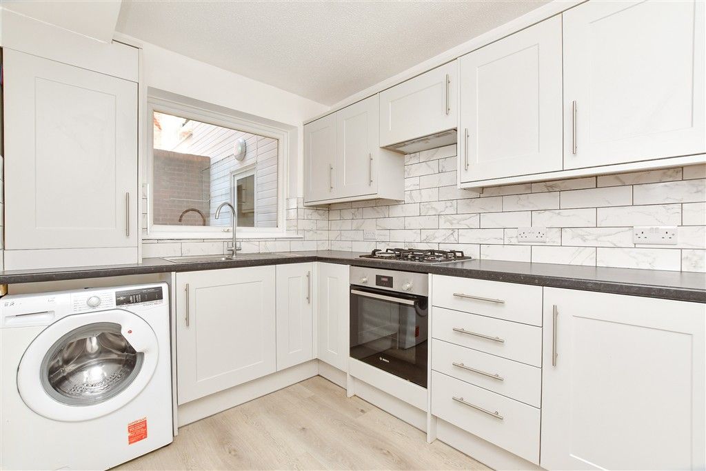 Property photo 3 of 9 Kitchen