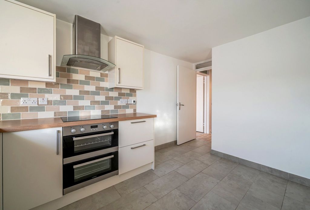 Property photo 2 of 8 Picture No. 31