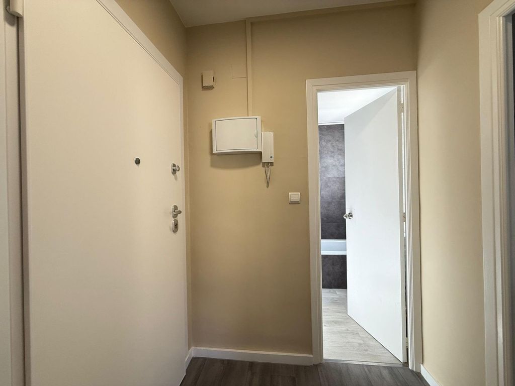Property photo 3 of 37