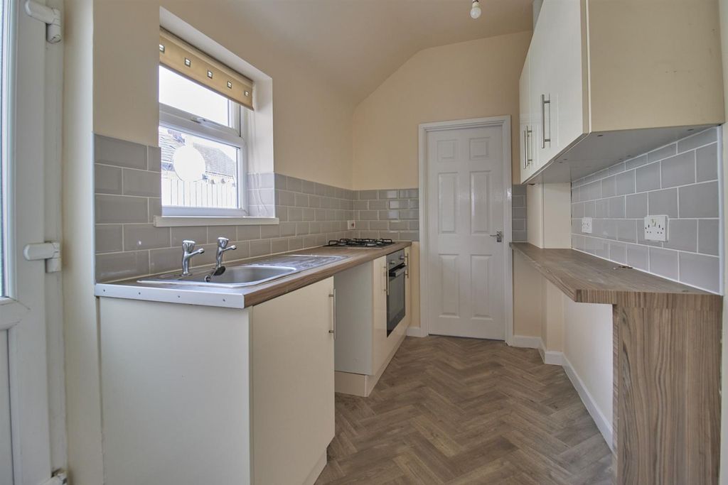 Property photo 2 of 8 Gaddesby Street Nuneaton  2.Jpg