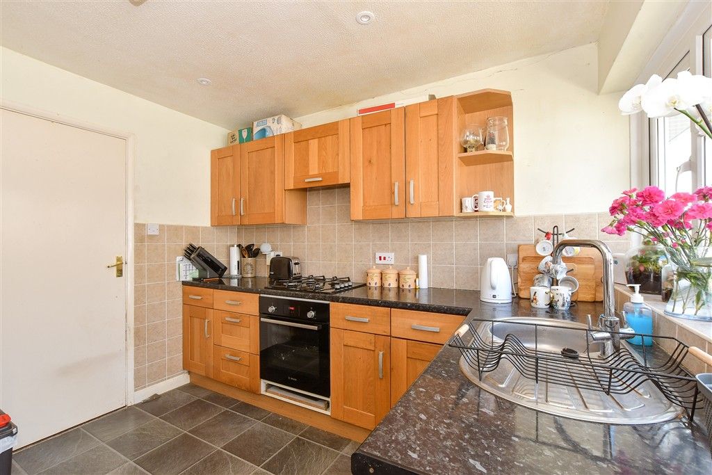 Property photo 3 of 9 Kitchen