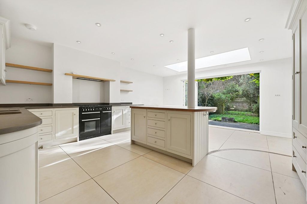 Property photo 2 of 14 Fbl - Applegarth Road - Kitchen3 (1).Jpg