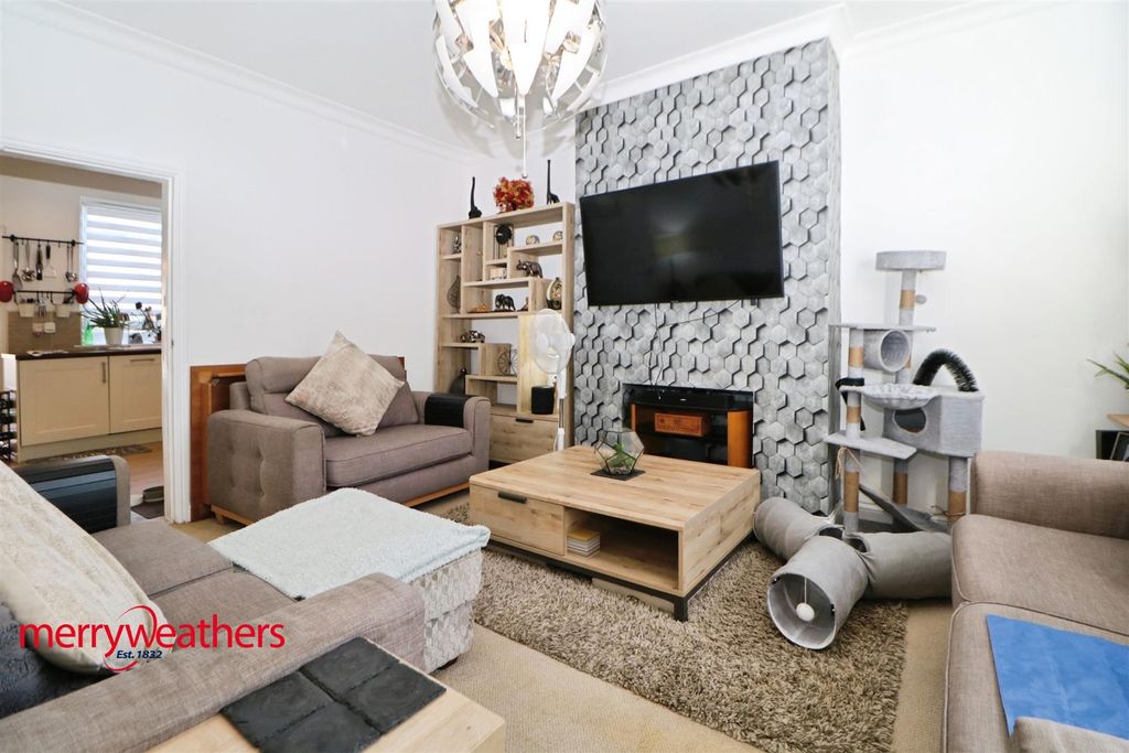 Property photo 3 of 12 Lounge