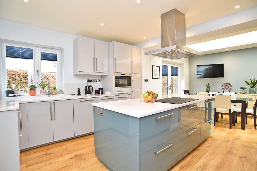 Property photo 2 of 26