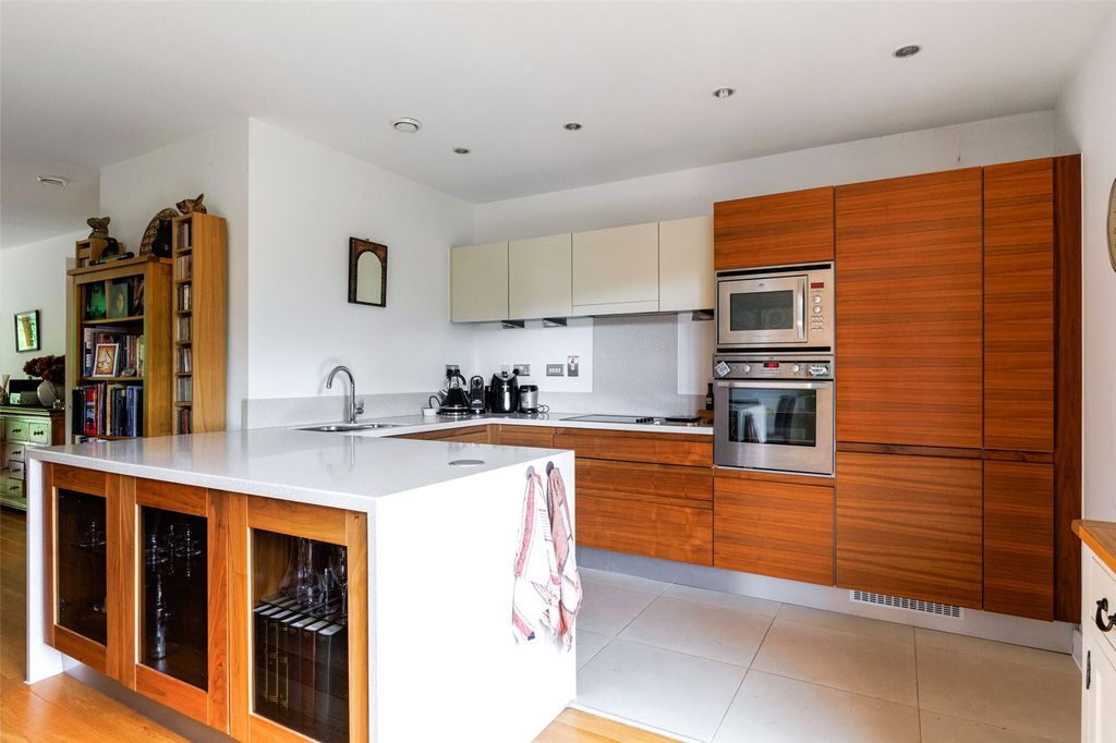 Property photo 3 of 10 Kitchen
