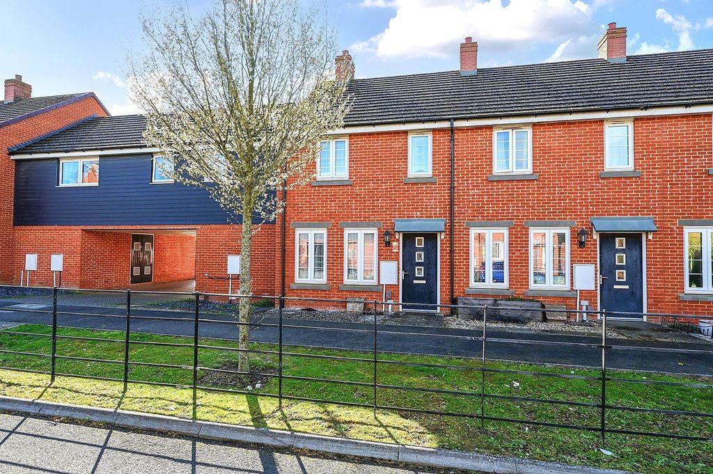 Property photo 1 of 15 Hutchins Way