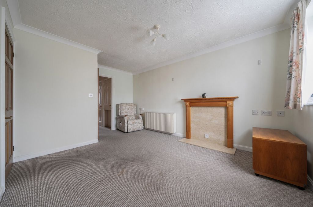 Property photo 3 of 11 Sitting Room