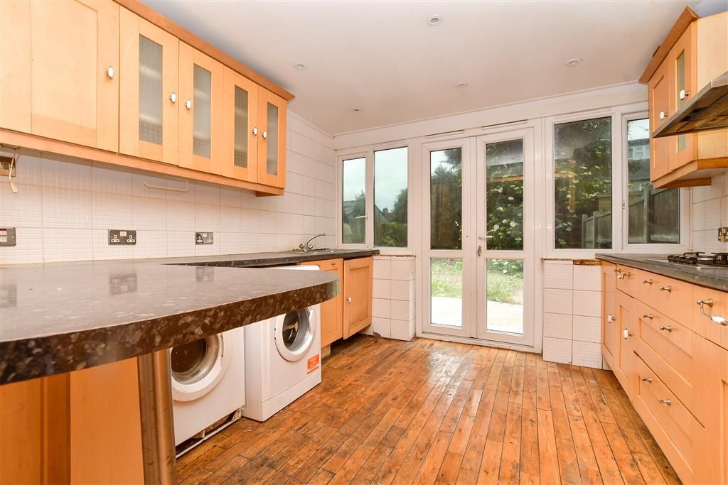 Property photo 3 of 17 Kitchen/Breakfast Area