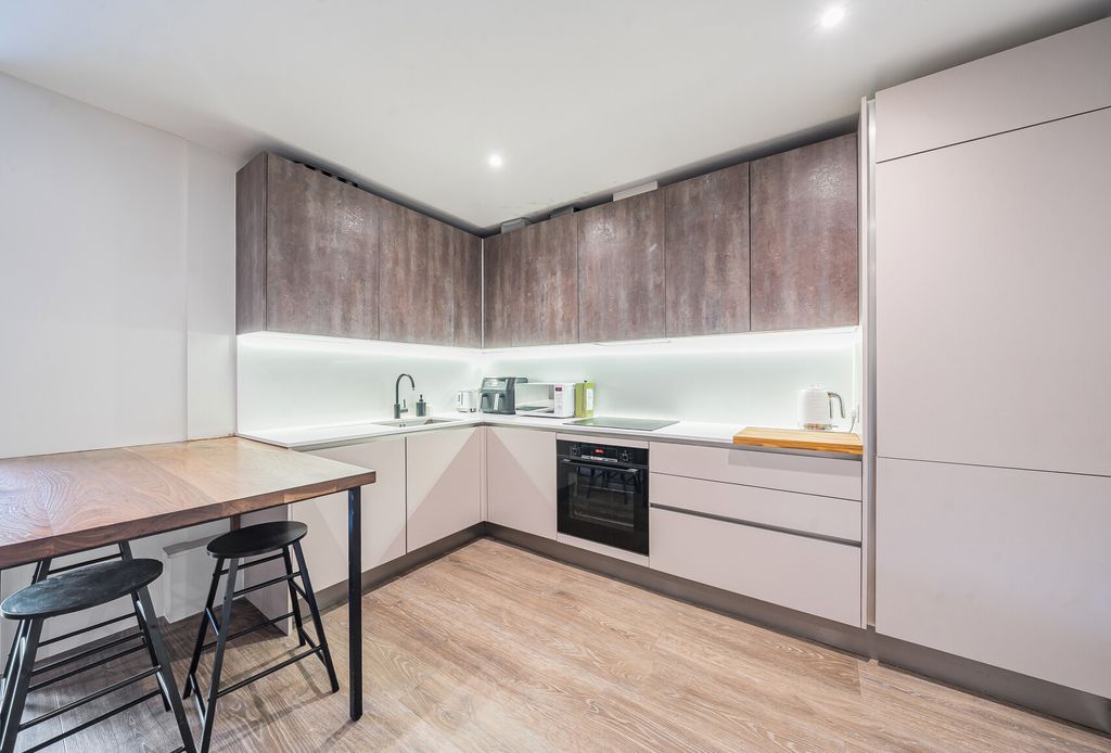 Property photo 2 of 10 1403273-8-6977802...