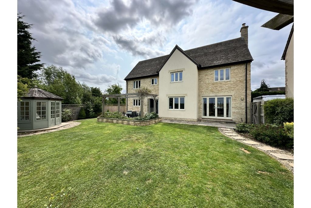 Property photo 1 of 27