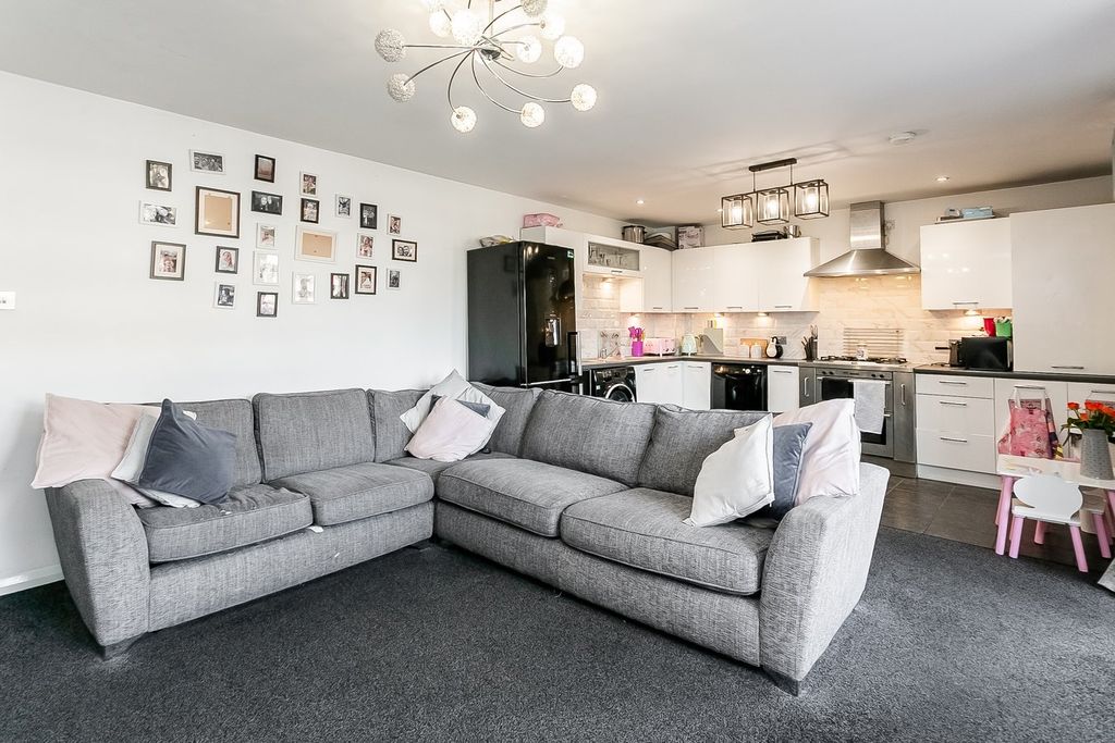 Property photo 3 of 20