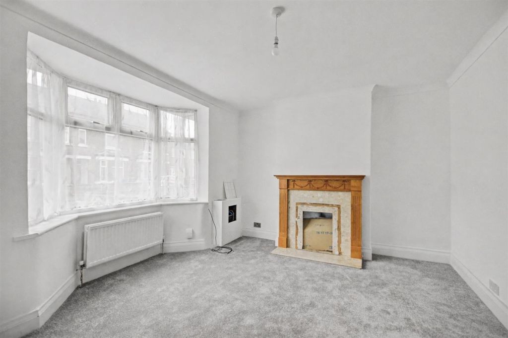 Property photo 3 of 23 Lounge_1.Jpeg