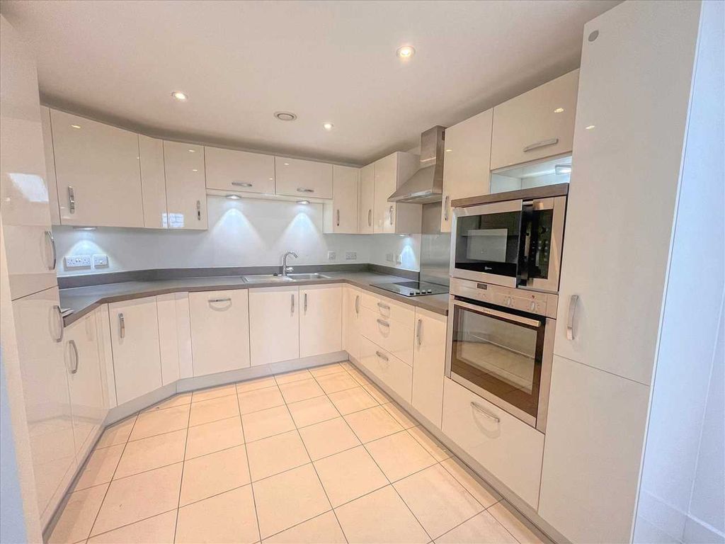 Additional image 9 of 2 bed flat for saleVictoria Gardens, Hadleigh Road, Frinton On Sea CO13