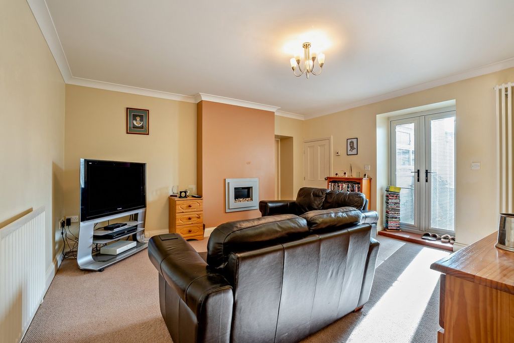 Property photo 2 of 35