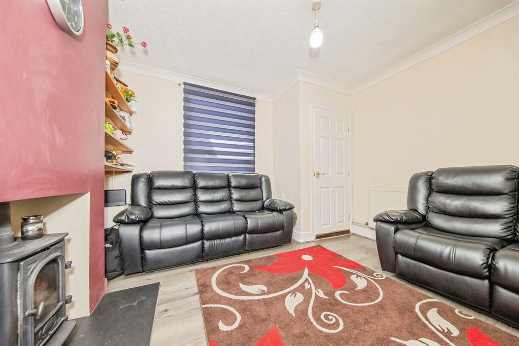 Property photo 3 of 12