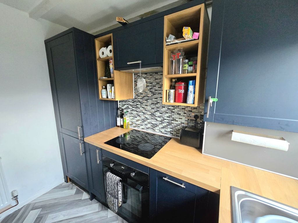 Property photo 3 of 21 Kitchen