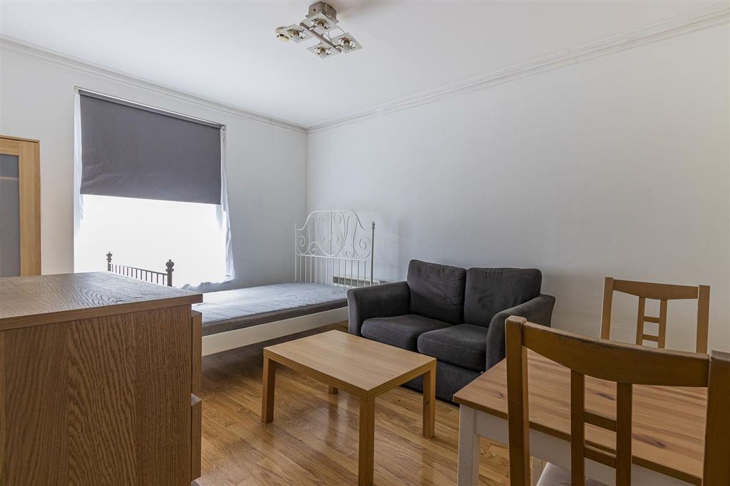 Property photo 3 of 7 Ninian Road 15, 4-3.Jpg