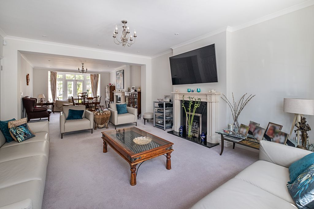 Property photo 3 of 31