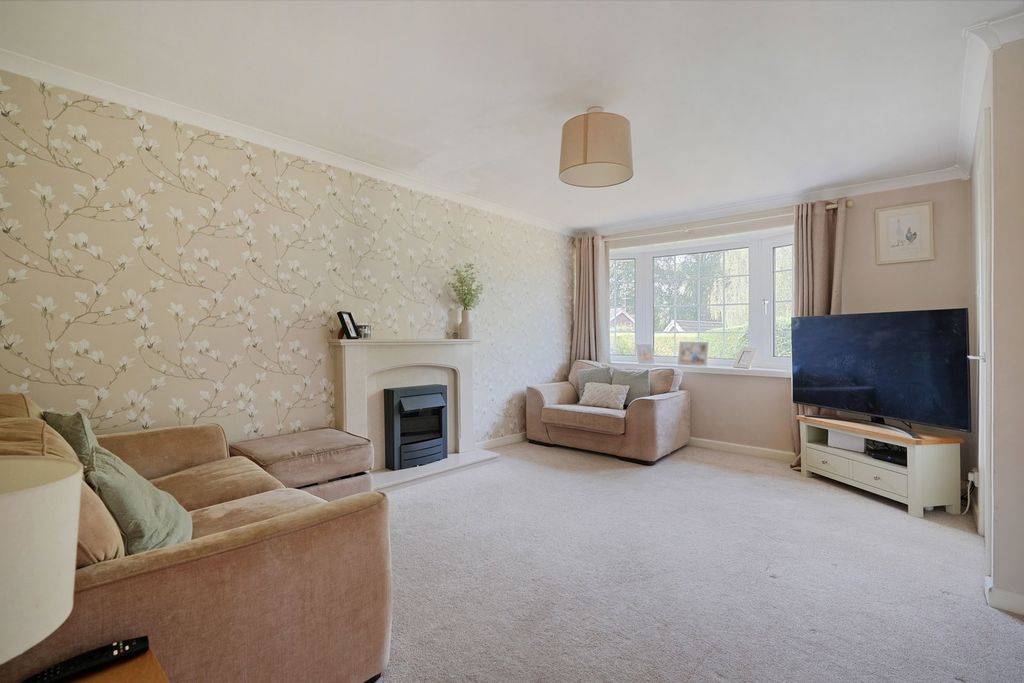 Property photo 2 of 28