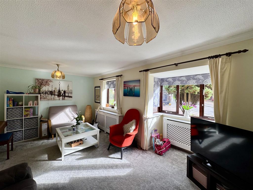 Property photo 3 of 19 Sitting Room