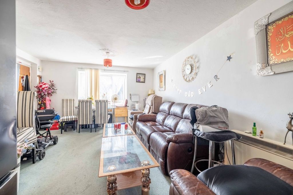 Property photo 3 of 9