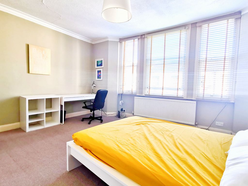 Property photo 2 of 35