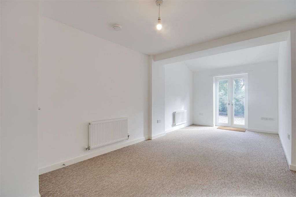 Property photo 3 of 10 Living Room