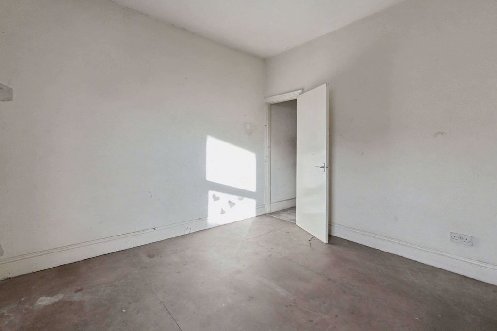 Property photo 3 of 17 29 Banner Street, Liverpool, L15 0Hg