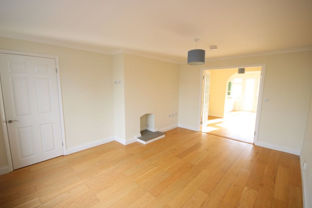 Property photo 3 of 31