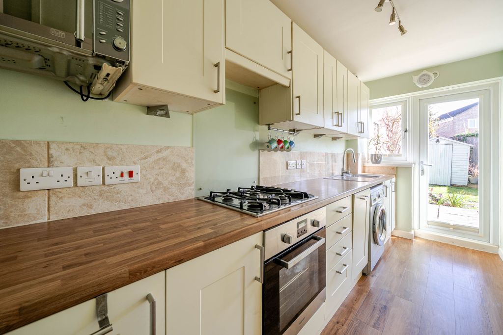 Property photo 2 of 11 Kitchen