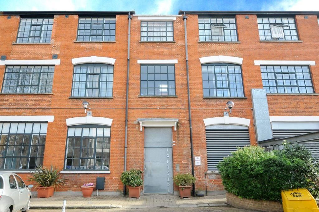 Property photo 1 of 12