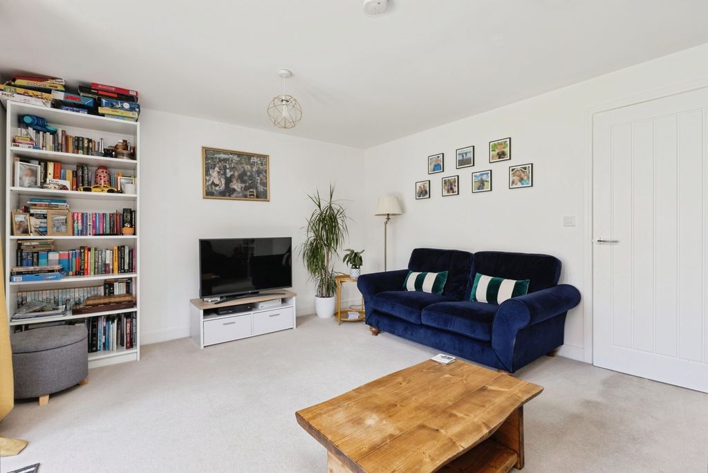 Property photo 3 of 18 Pbox-Img.Jpg