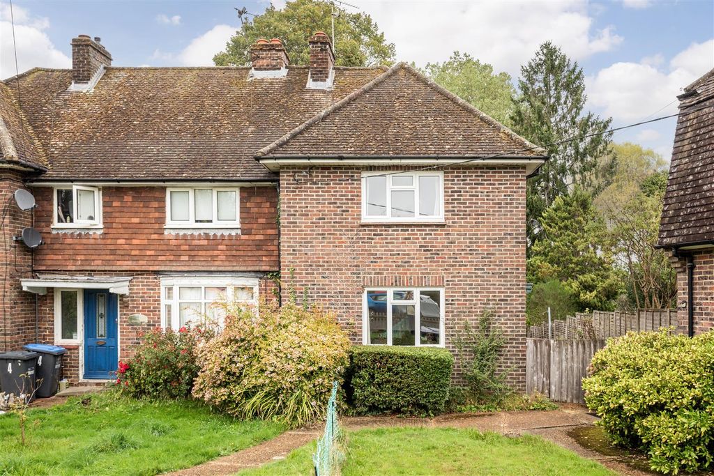 Property photo 1 of 14 3 Meadow Close-14.Jpg