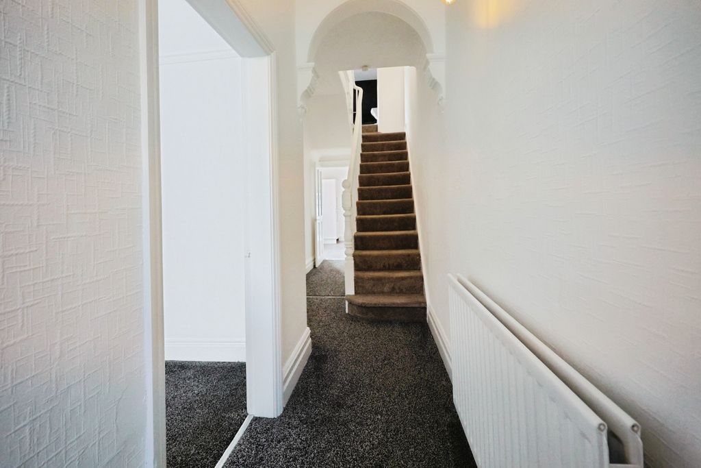 Property photo 2 of 15 Pbox-Img.Jpg