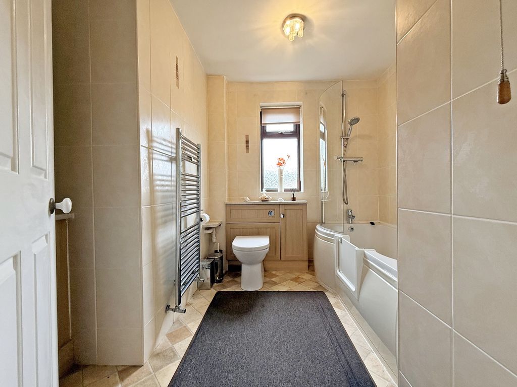 Property photo 3 of 22 Bathroom