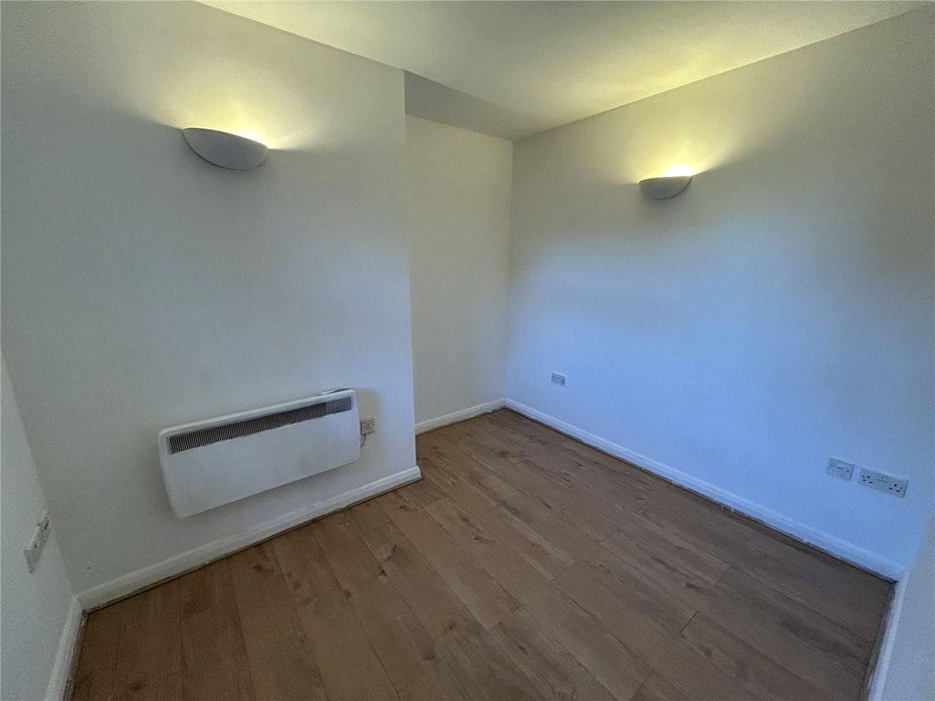 Property photo 3 of 5 Picture No. 04