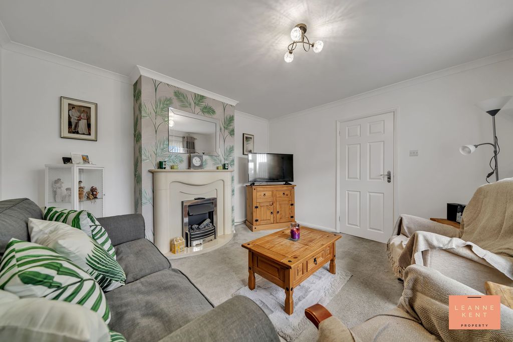 Property photo 2 of 30