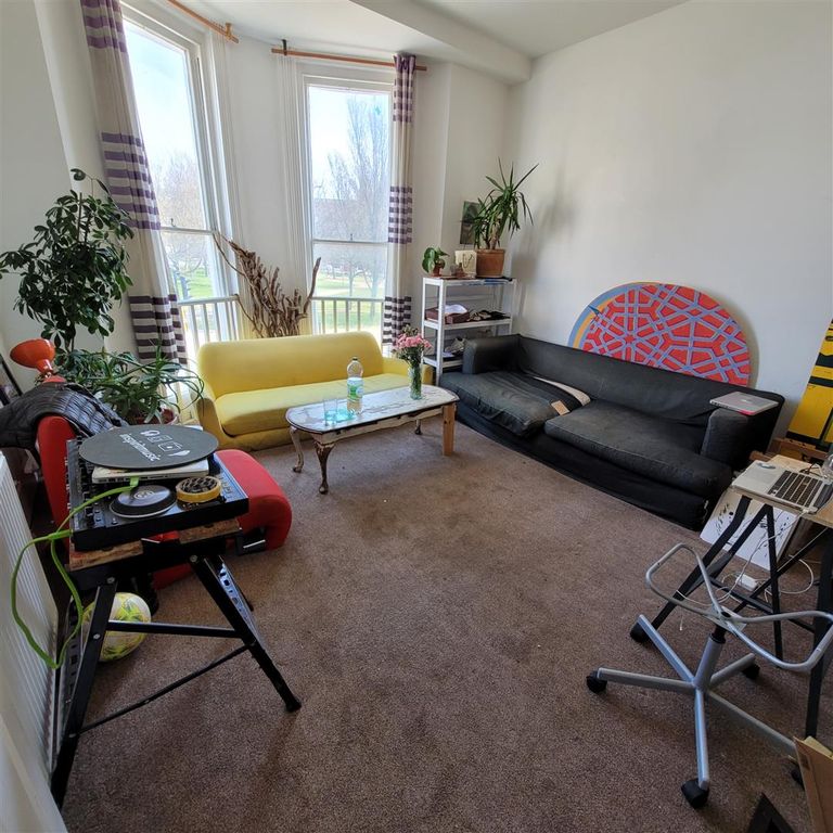Property photo 2 of 10 Lounge.Jpg