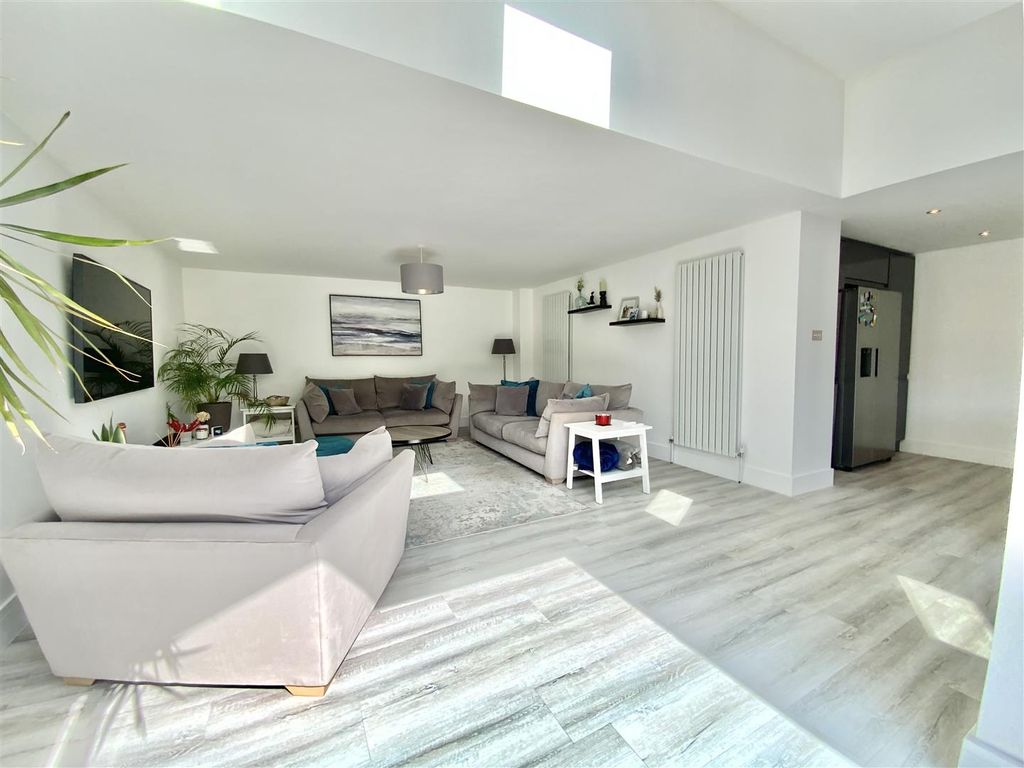 Property photo 2 of 30