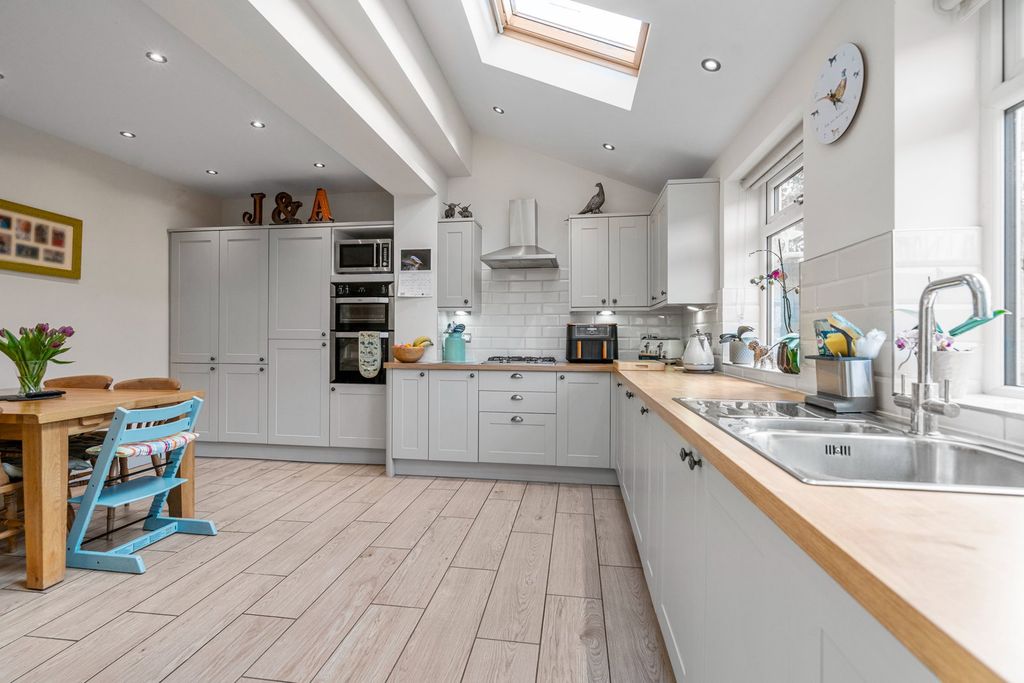 Property photo 2 of 29