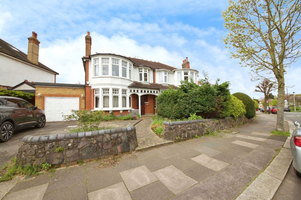 Property photo 3 of 34