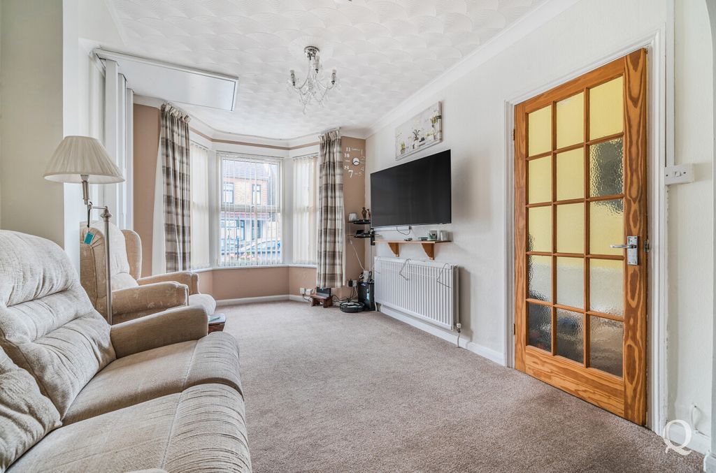 Property photo 2 of 24 0E00d546-9c16-49d...