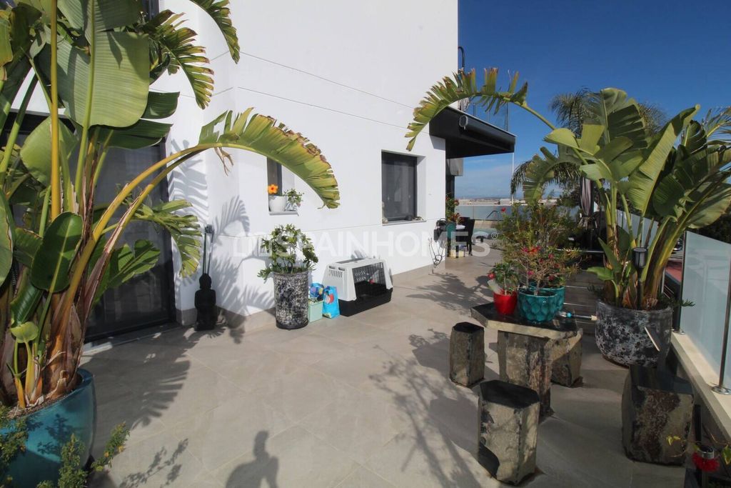 Property photo 2 of 30